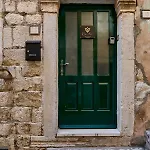 Casa Nevia- In Old Town-near Stradun بيت للعطل