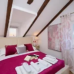 Casa Nevia- In Old Town-near Stradun Vakantiehuis